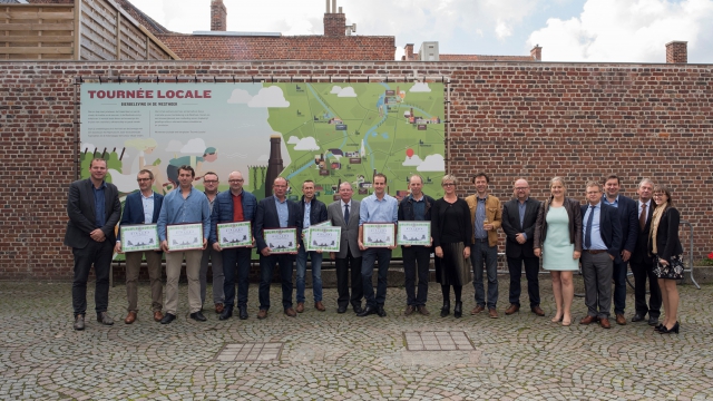 De Laureaten met het stadsbestuur van Poperinge en Aalst 