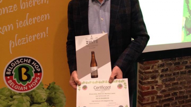 Alfred ontvangt het Belgische Hopcertificaat voor het ZULTE ROODBRUIN en ZULTE BLOND bier. Belgische hop in onze bieren kan iedereen plezieren ....